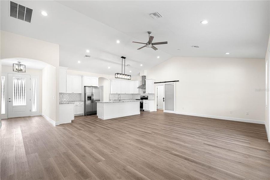 Spacious, unfurnished interior of a new home in , Dunnellon (Image 49).