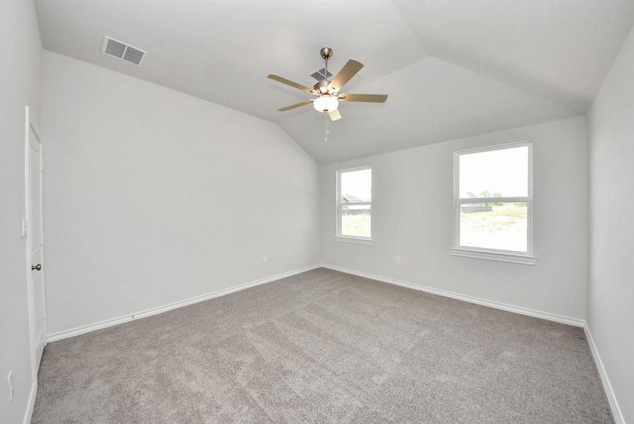 Spacious, unfurnished interior of a new home in Santa Fe, Cleveland (Image 15).