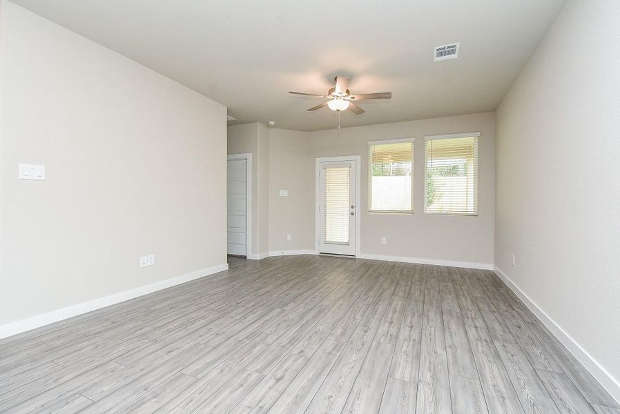 Spacious, unfurnished interior of a new home in Montgomery Oaks - Premier, Conroe (Image 38). Spacious, unfurnished interior of a new home in Montgomery Oaks - Premier, Conroe (Image 38).