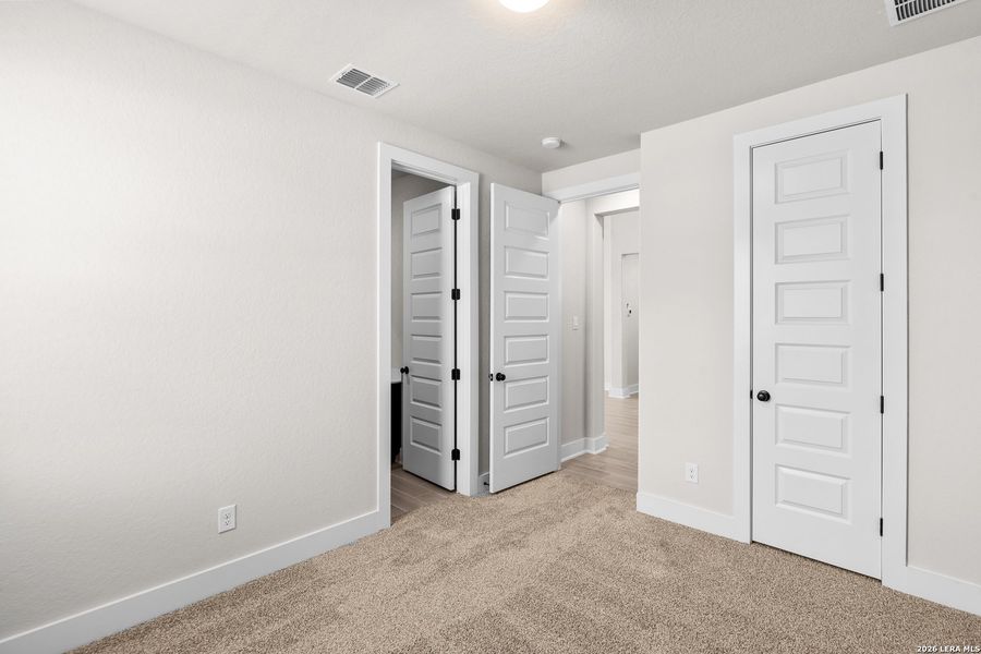 Spacious, unfurnished interior of a new home in Stillwater Ranch, San Antonio (Image 27).