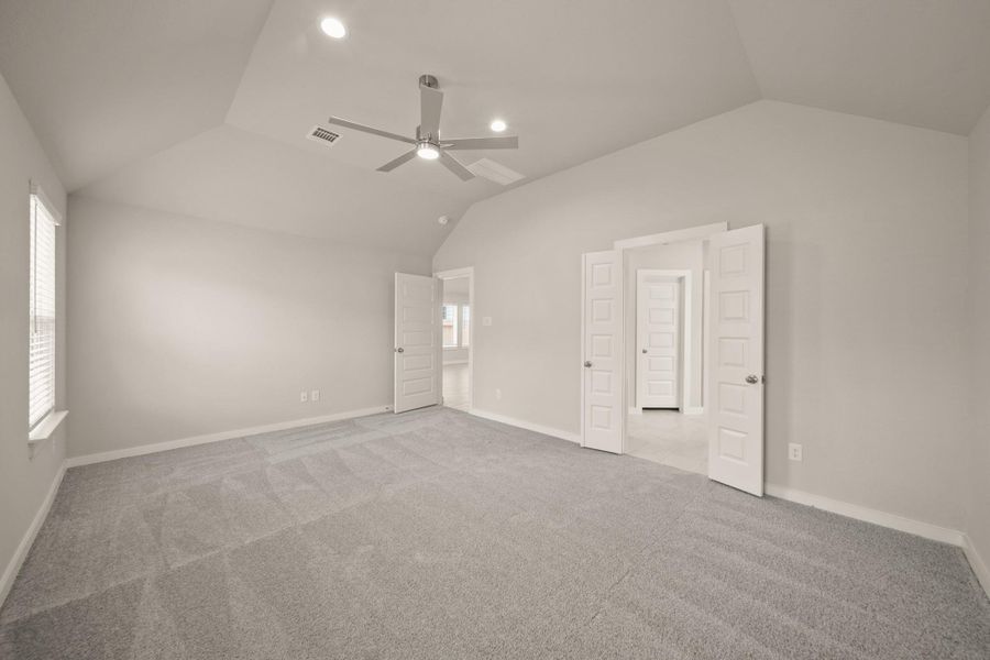 Spacious, unfurnished interior of a new home in Morton Creek Ranch, Katy (Image 18).