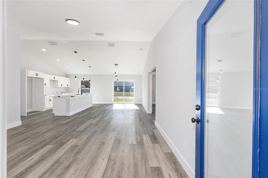 Spacious, unfurnished interior of a new home in , Dunnellon (Image 26).