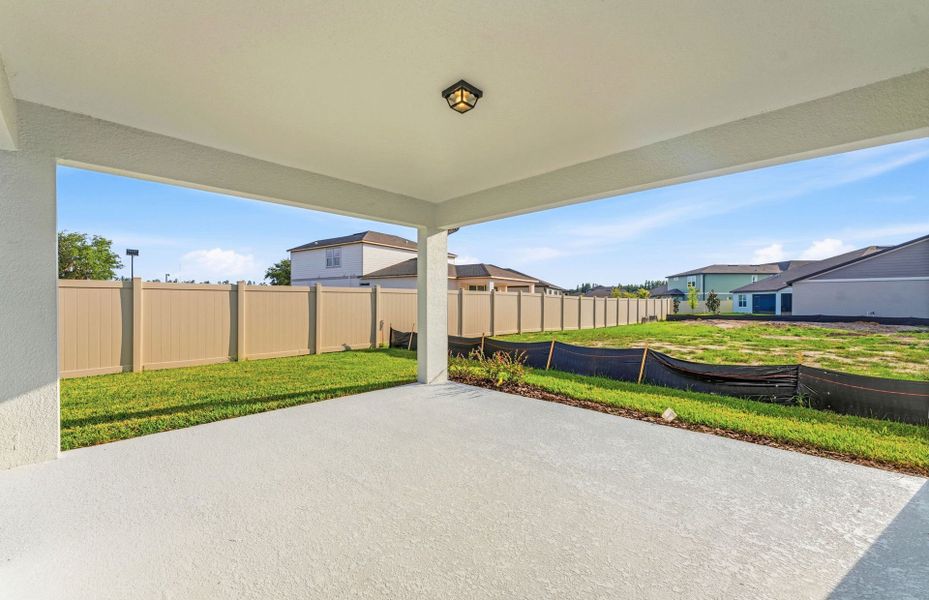 Exterior details and patio area of a home in Riverwood, Zephyrhills (Image 4).