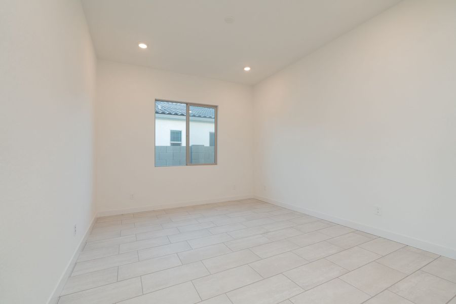 Spacious, unfurnished interior of a new home in Soleo, San Tan Valley (Image 9).