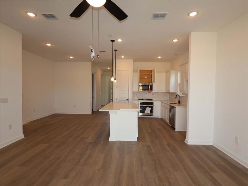 Spacious, unfurnished interior of a new home in Cedar Brook, Leander (Image 21). Spacious, unfurnished interior of a new home in Cedar Brook, Leander (Image 21).