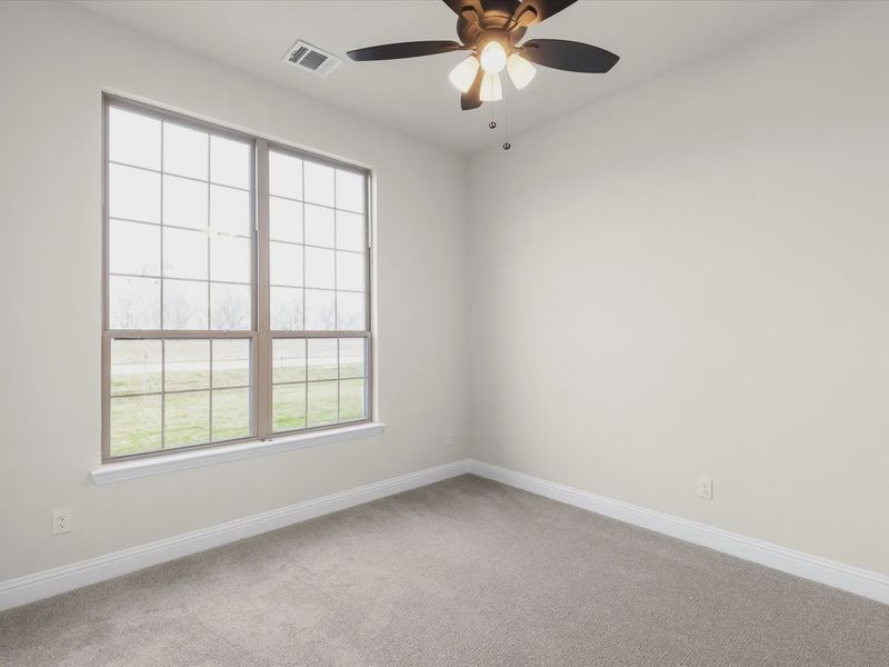 Spacious, unfurnished interior of a new home in Levante, Waxahachie (Image 25).