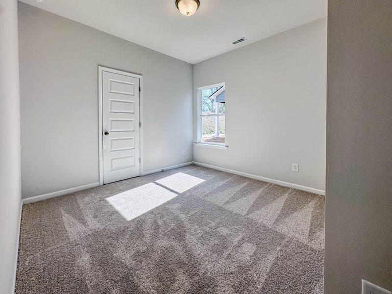 Representative unfurnished interior of a home built from the The Hampton by Smith Douglas Homes in Enclave at Willis, Willis (Image 26).