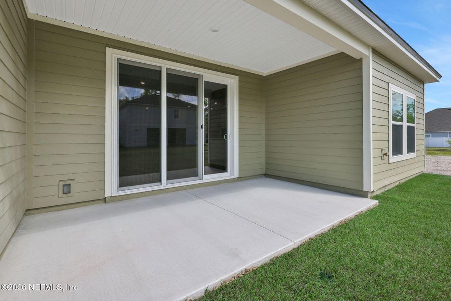 Exterior details and patio area of a home in Jennings Farm, Middleburg (Image 4).