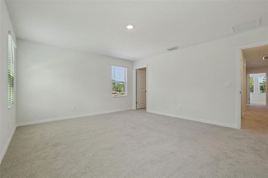 Spacious, unfurnished interior of a new home in Bradford Park, Ormond Beach (Image 25).
