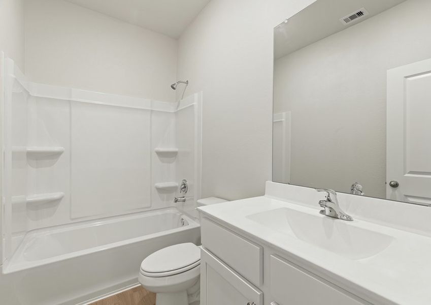 Spacious secondary bathroom Spacious secondary bathroom