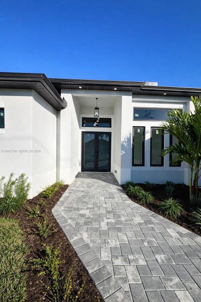Exterior details and patio area of a home in , Cape Coral (Image 20).