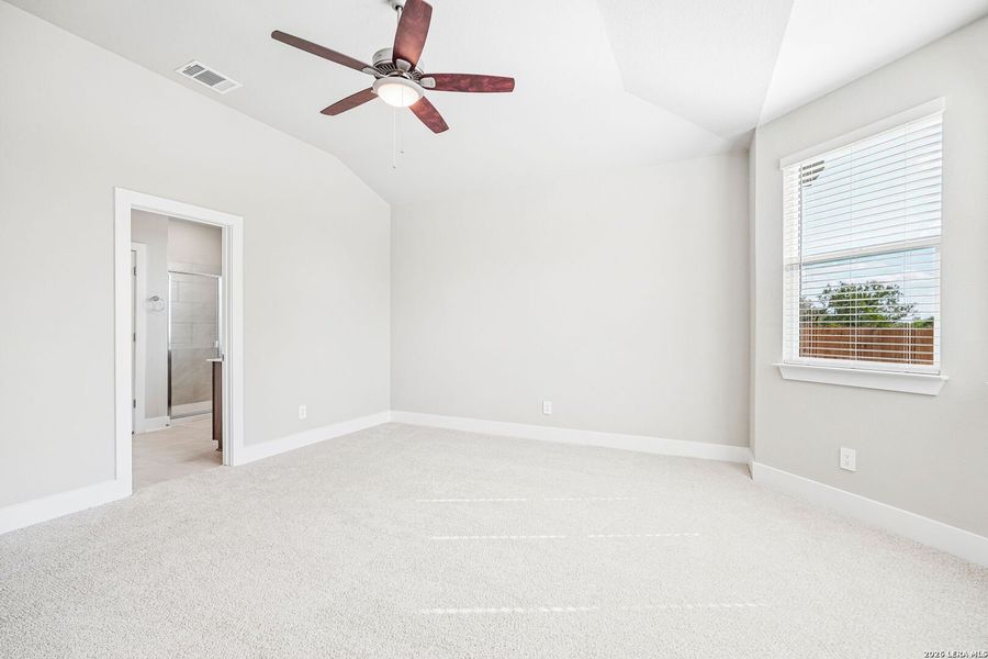 Spacious, unfurnished interior of a new home in Carmel Ranch, Schertz (Image 34).