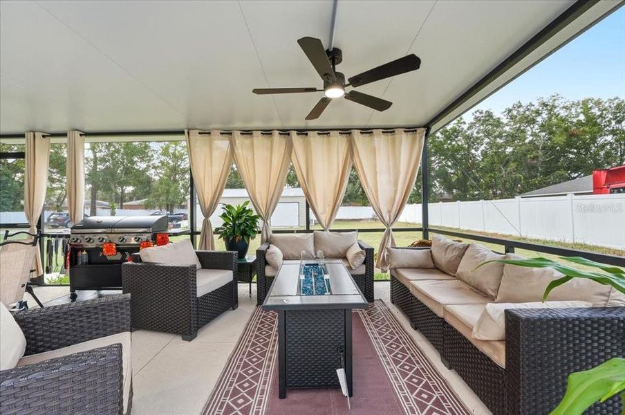 Exterior details and patio area of a home in , Auburndale (Image 26).