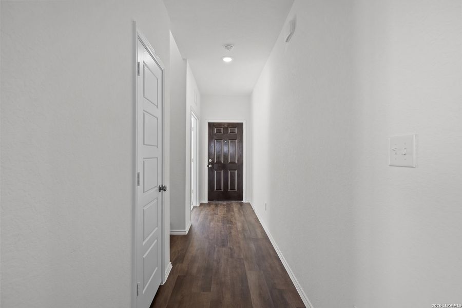 Spacious, unfurnished interior of a new home in Davis Ranch, San Antonio (Image 33).