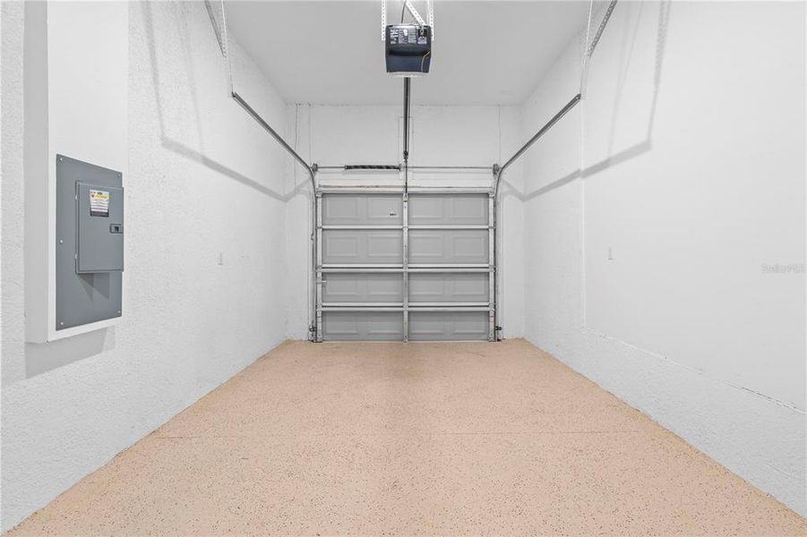 Spacious, unfurnished interior of a new home in , Pinellas Park (Image 36).