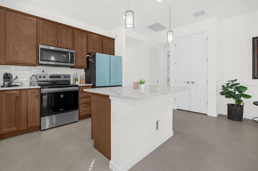 Furnished interior view inside a new home in Tohoqua Reserve, Kissimmee (Image 20).