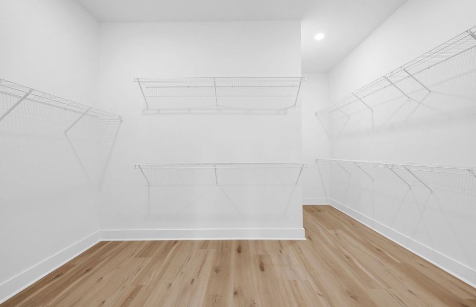 Mahogany | Owner's Closet