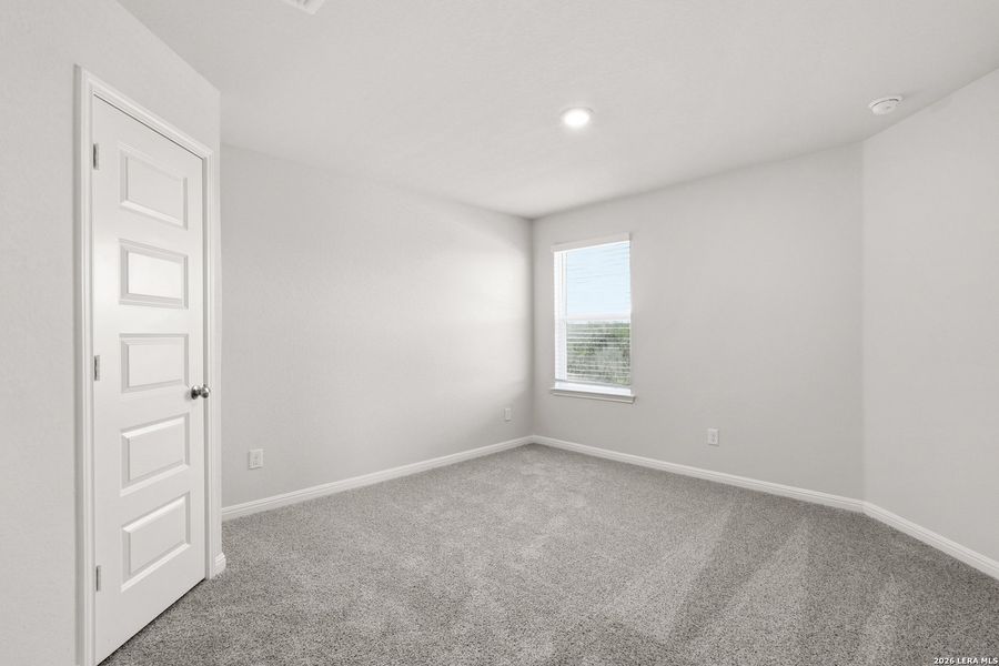 Spacious, unfurnished interior of a new home in Cinco Lakes, San Antonio (Image 27).