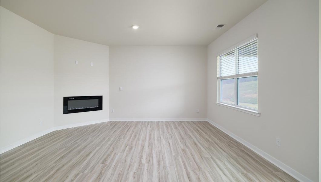 Spacious, unfurnished interior of a new home in Valley View, Waynesville (Image 14).