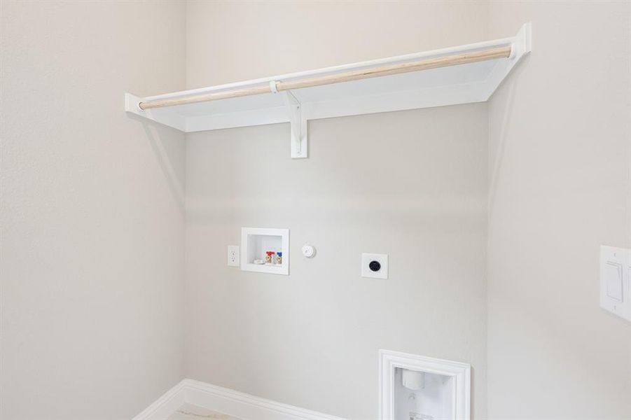 Spacious, unfurnished interior of a new home in Star Ranch, Godley (Image 24).