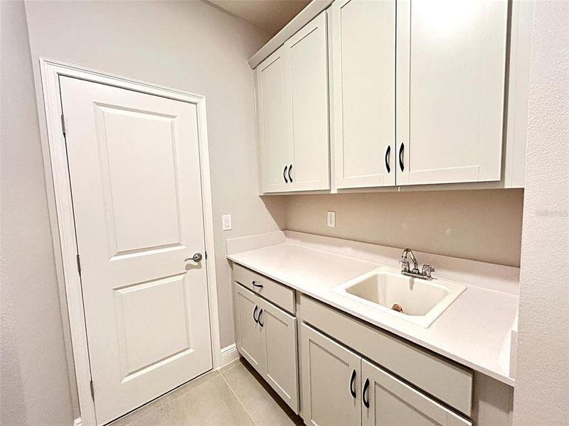 Furnished interior view inside a new home in Havenfield at Crossprairie, St. Cloud (Image 49).