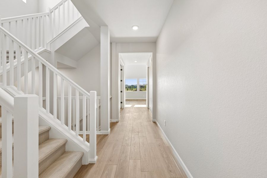 Spacious, unfurnished interior of a new home in Sterling Ranch, Littleton (Image 18).