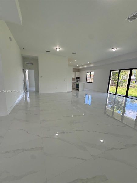 Spacious, unfurnished interior of a new home in , Cutler Bay (Image 13).
