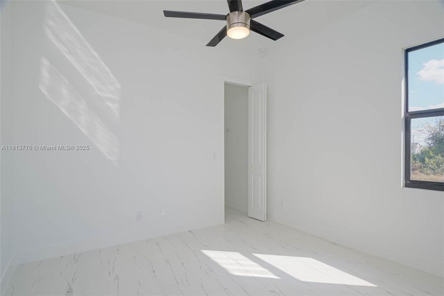 Spacious, unfurnished interior of a new home in , Lehigh Acres (Image 10).