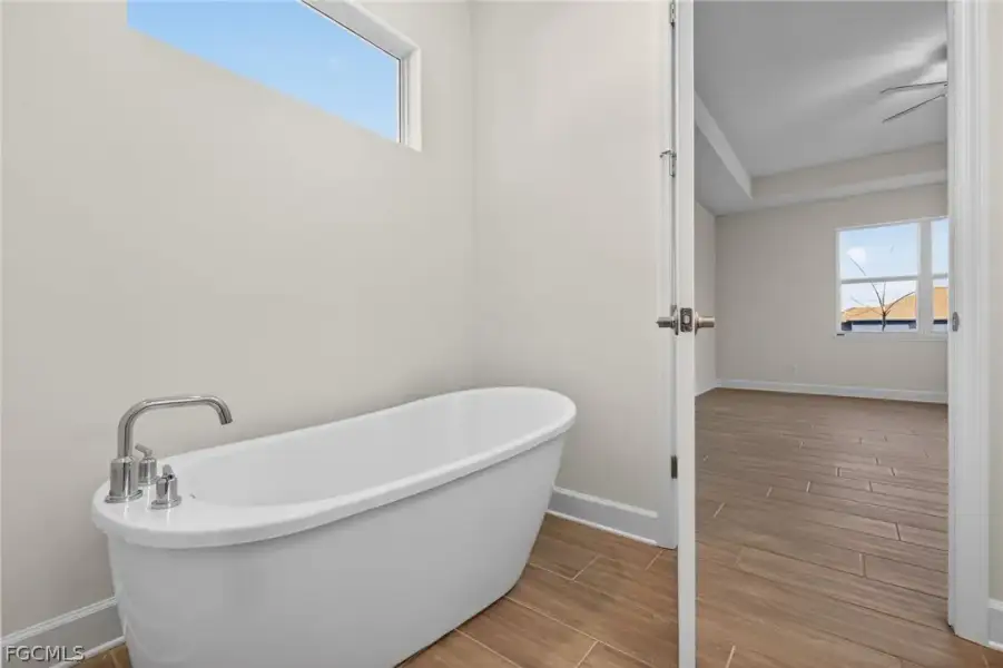 Furnished interior view inside a new home in Cape Coral, Cape Coral (Image 14).