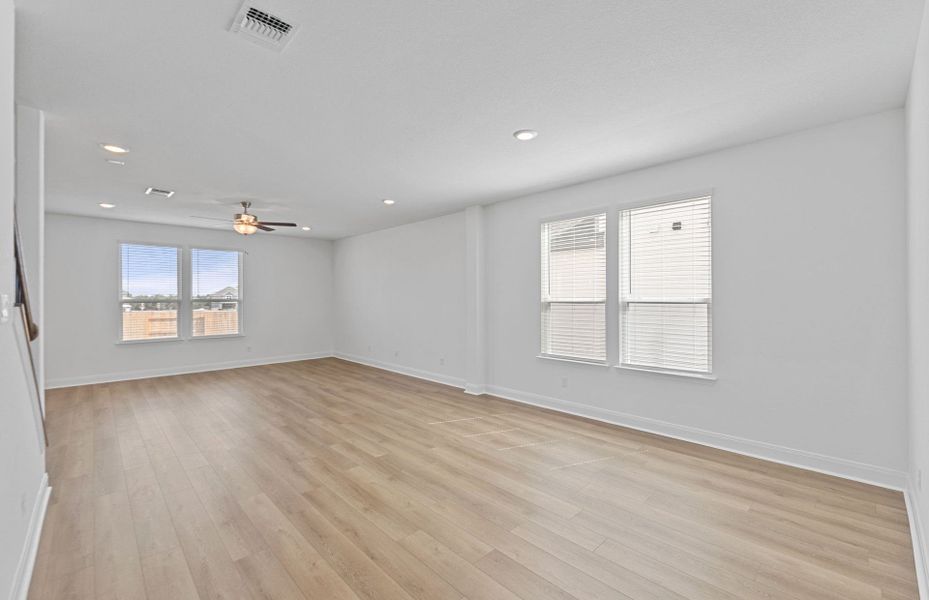 Spacious, unfurnished interior of a new home in Patterson Ranch, Georgetown (Image 39).