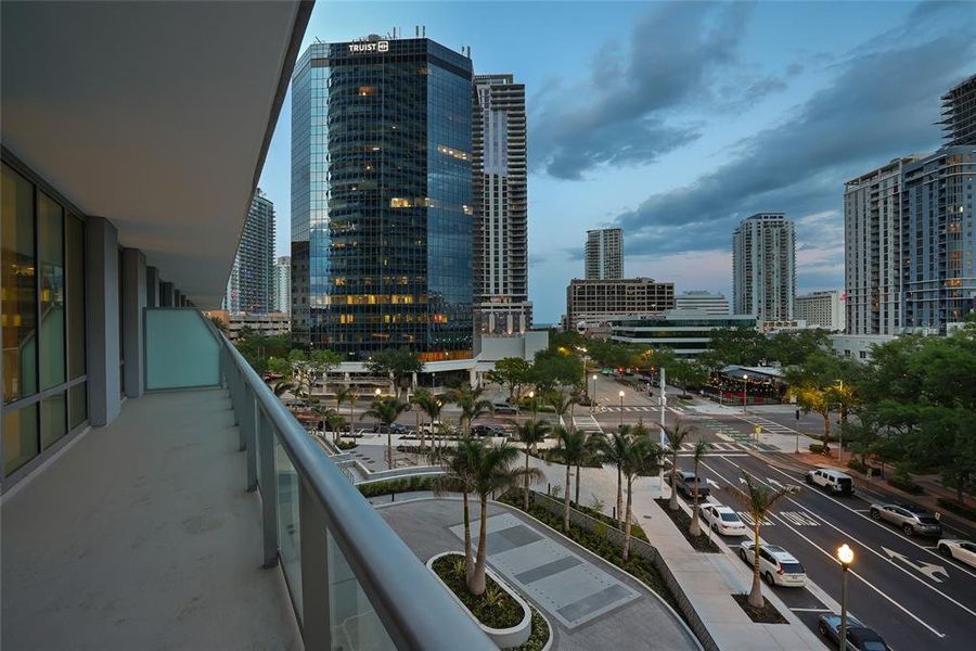 Condo located in St. Petersburg, FL showcasing its design and architecture (Image 41).