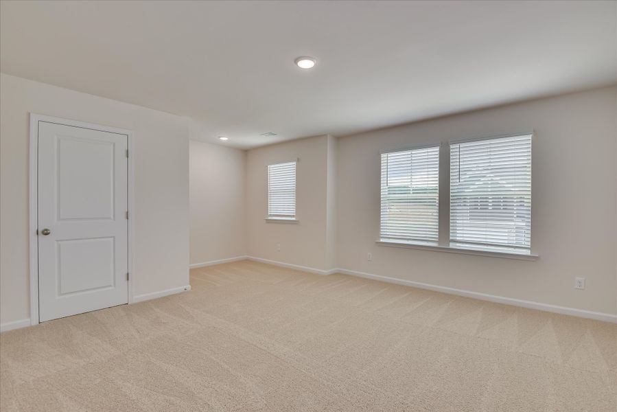 Representative unfurnished interior of a home built from the Insha by Veranda Homes in Heritage Bay, Sumter (Image 21).