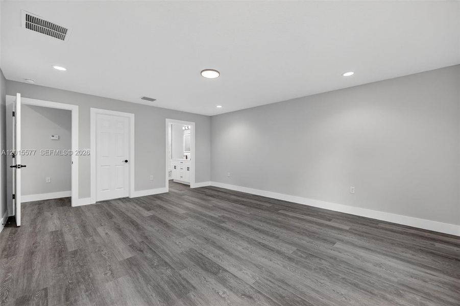 Spacious, unfurnished interior of a new home in , Dunnellon (Image 25).