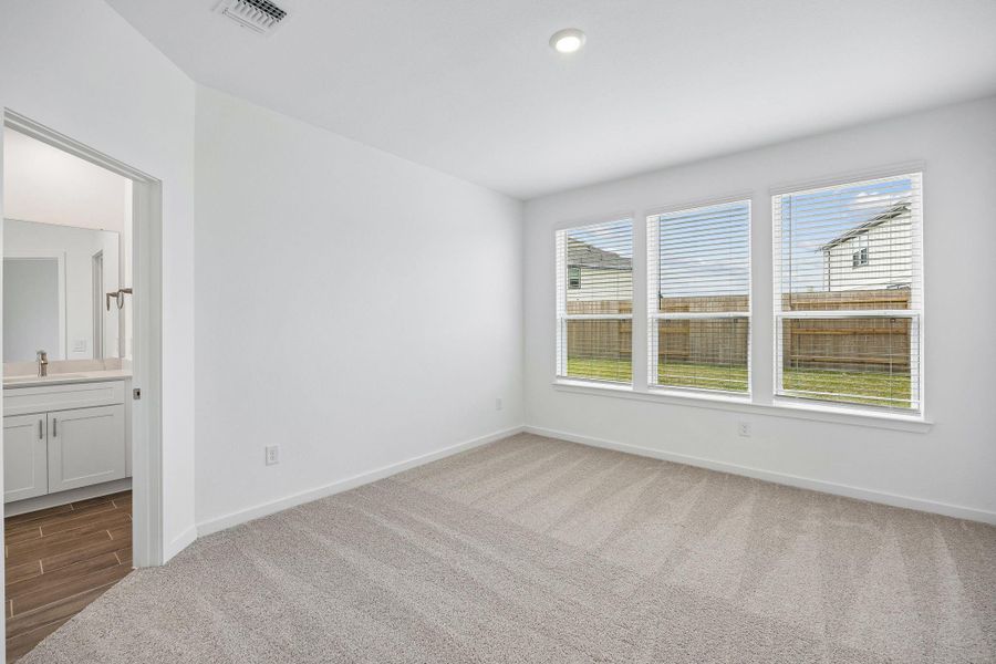 Spacious, unfurnished interior of a new home in Windcress, Cove (Image 24).