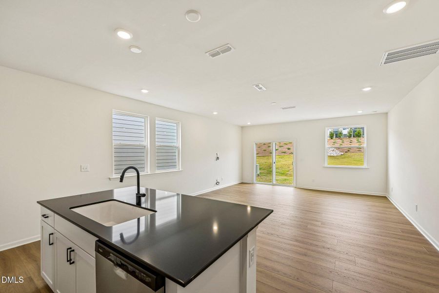 14-web-or-mls-Glen Lyon Dr-S2706-014