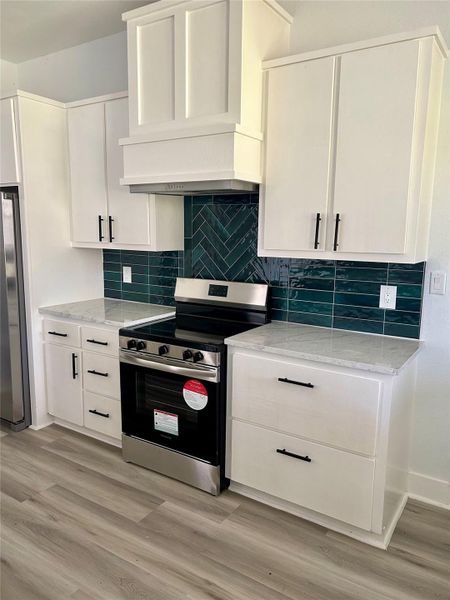 Furnished interior view inside a new home in , Conroe (Image 12).