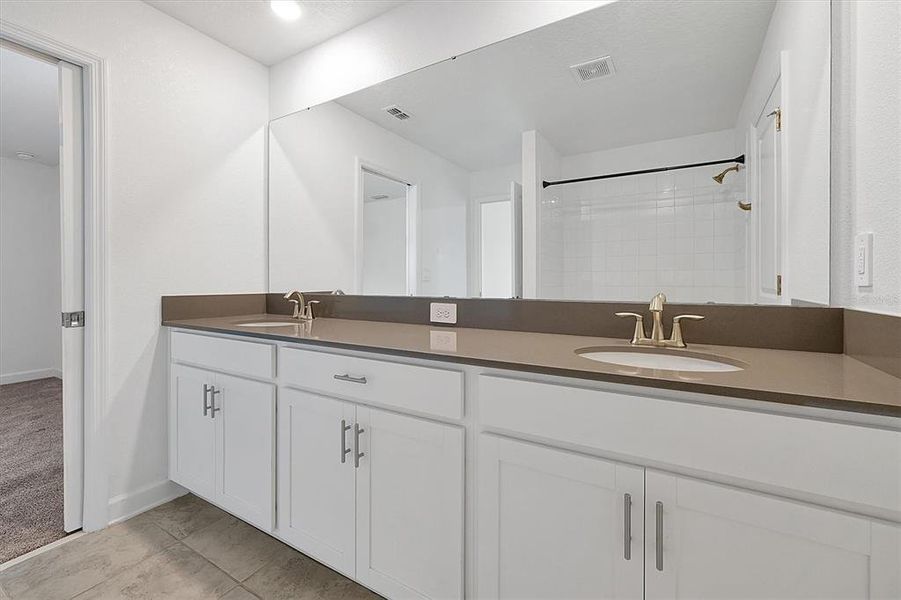 Furnished interior view inside a new home in , Orlando (Image 6).