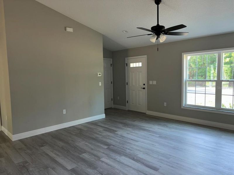 Spacious, unfurnished interior of a new home in , Dunnellon (Image 13).