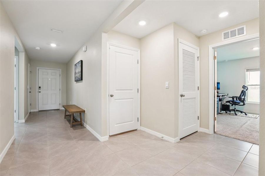 Spacious, unfurnished interior of a new home in North Park Isle, Plant City (Image 24).
