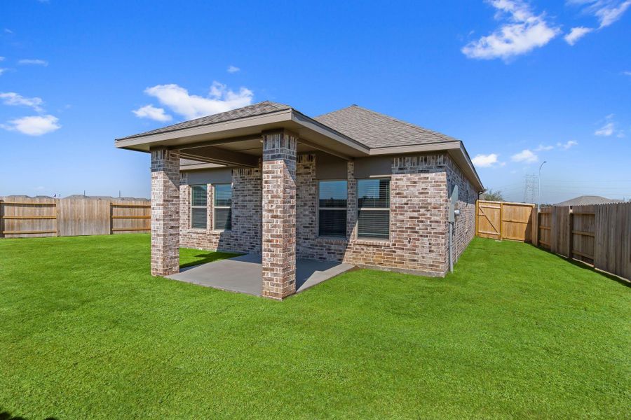 Exterior details and patio area of a home in Creekhaven, Rosharon (Image 3). Exterior details and patio area of a home in Creekhaven, Rosharon (Image 3).