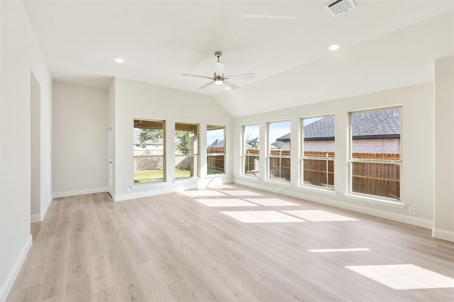 Spacious, unfurnished interior of a new home in Arcadia Trails Classic 60, Balch Springs (Image 15).