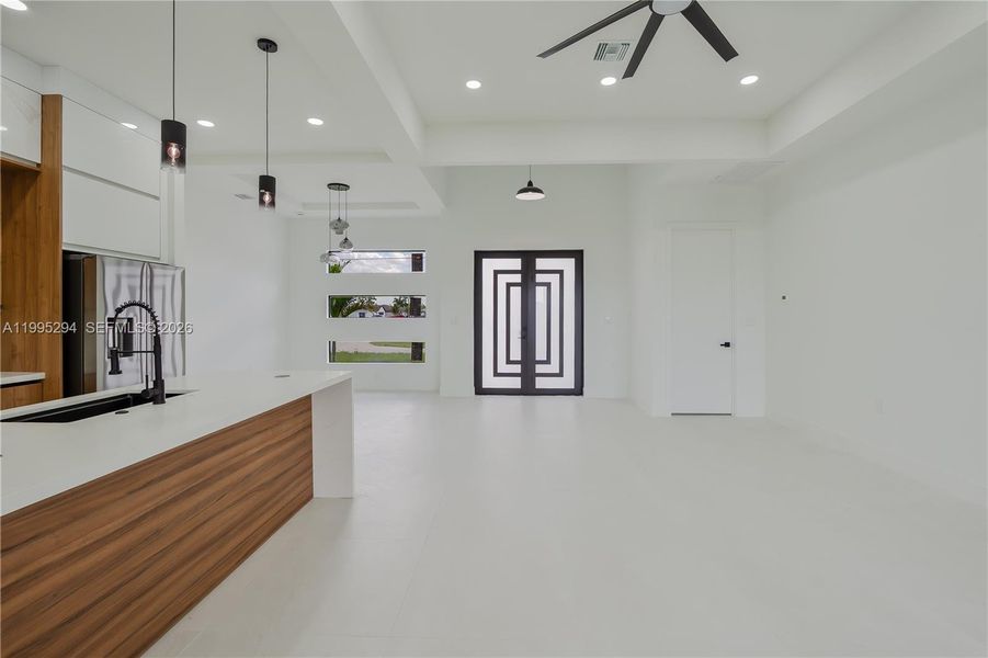 Spacious, unfurnished interior of a new home in , Cape Coral (Image 21).