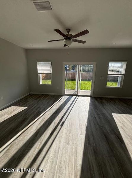 Spacious, unfurnished interior of a new home in , Jacksonville (Image 10).