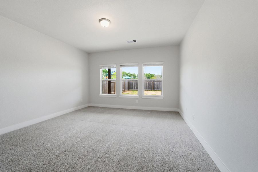 Spacious, unfurnished interior of a new home in Caney Mills, Conroe (Image 15).
