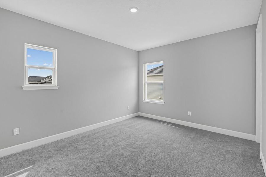 Spacious, unfurnished interior of a new home in Victoria Lakes, Odessa (Image 19).