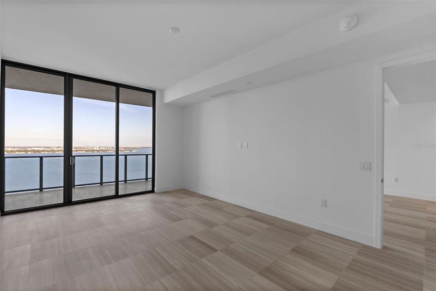 Spacious, unfurnished interior of a new home in , Tampa (Image 68). Spacious, unfurnished interior of a new home in , Tampa (Image 68).