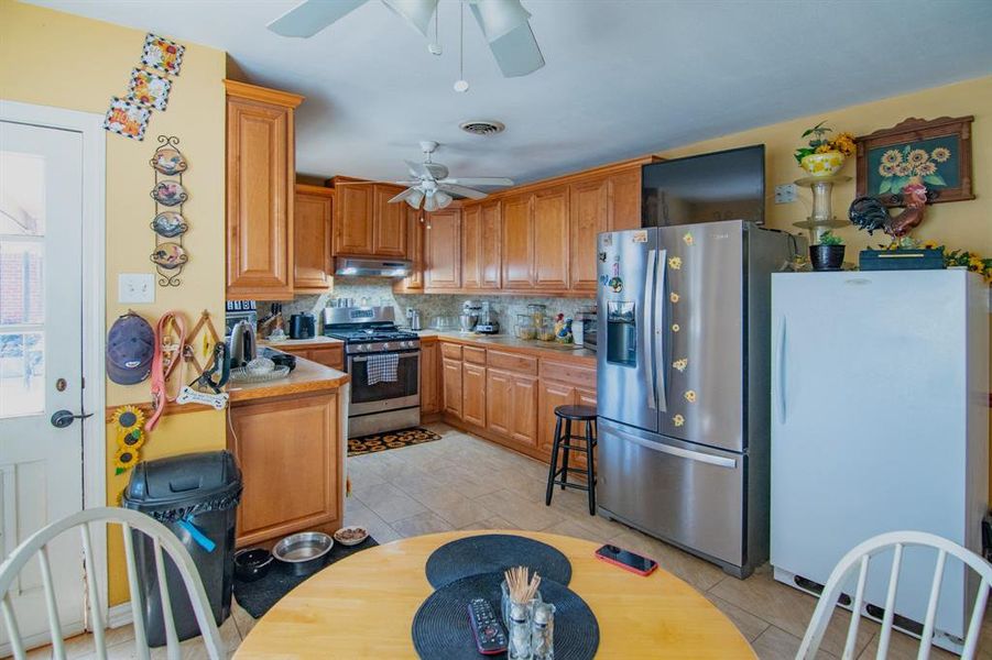 Furnished interior view inside a new home in , Brownwood (Image 8).