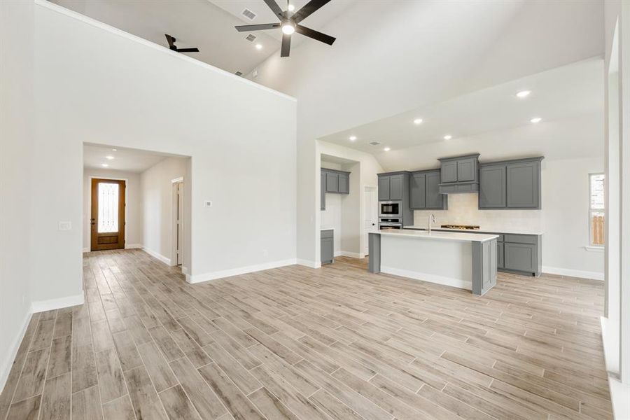 Spacious, unfurnished interior of a new home in Sable Creek, Sanger (Image 35). Spacious, unfurnished interior of a new home in Sable Creek, Sanger (Image 35).