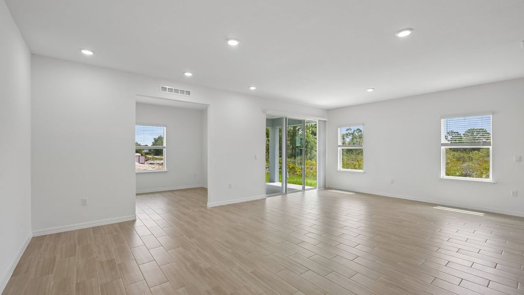 Spacious, unfurnished interior of a new home in Port Charlotte, Port Charlotte (Image 20).