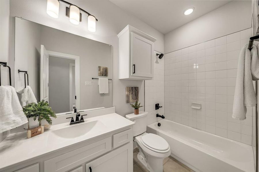 Furnished interior view inside a new home in Edgewood Creek, Celina (Image 13).